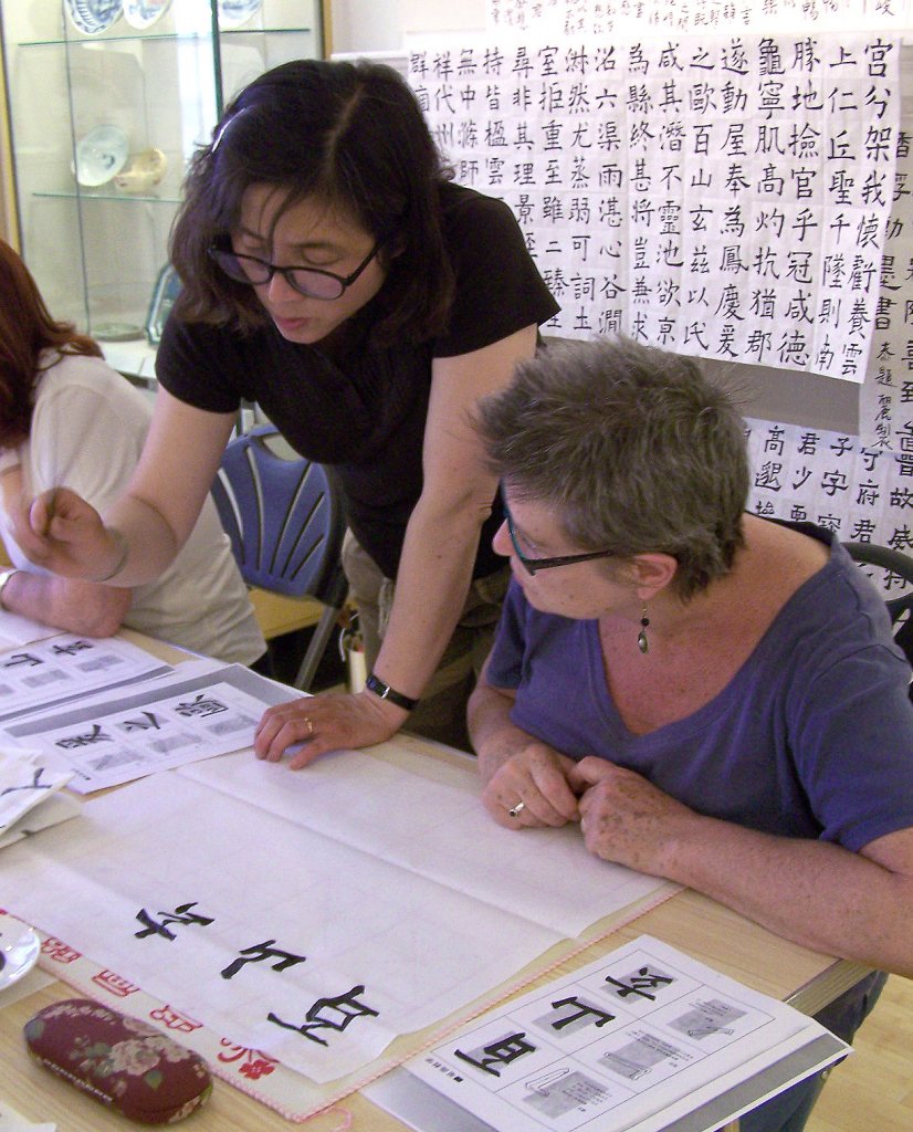 artist Ai-Li is teaching calligraphy